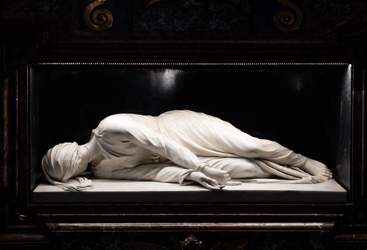 A marble statue beneath the high altar shows Saint Cecilia lying on her right side, arms extended in front of her, her head turned away and her knees slightly bent and drawn together.