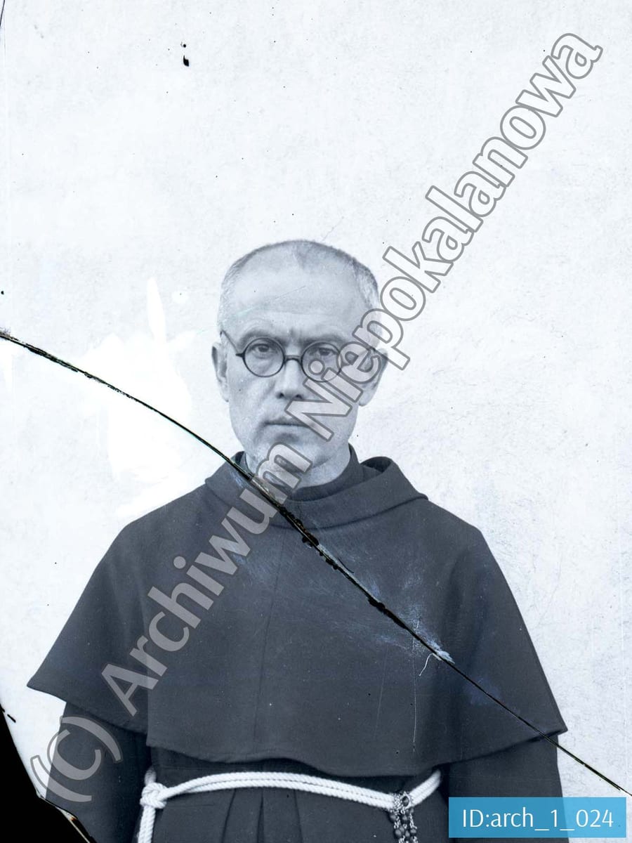 A clean-shaven friar with a shaved head in his habit, the surviving print marked by a fracture across the broken glass negative.